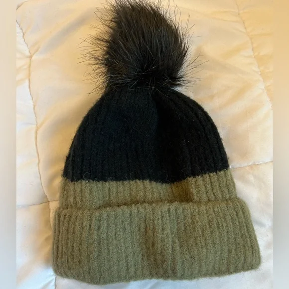 NWOT Columbia Winter Blur Pom Beanie - Unisex - Picture 2 of 4